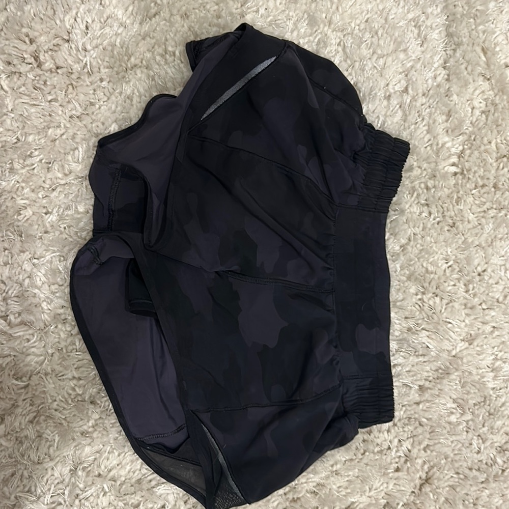 Black camo lulu shorts